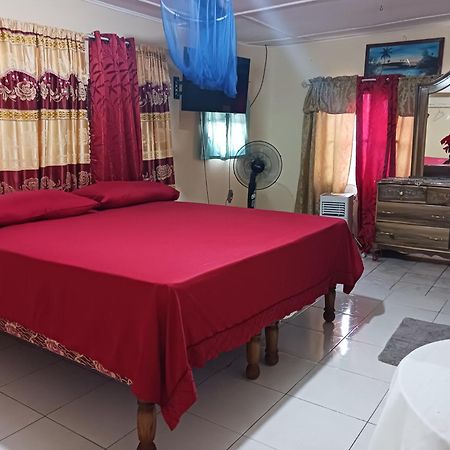 Tina'S Guest House Ocho Rios Esterno foto