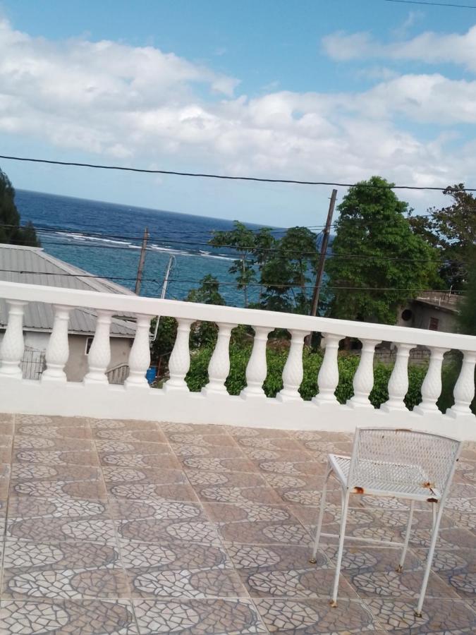 Tina'S Guest House Ocho Rios Esterno foto