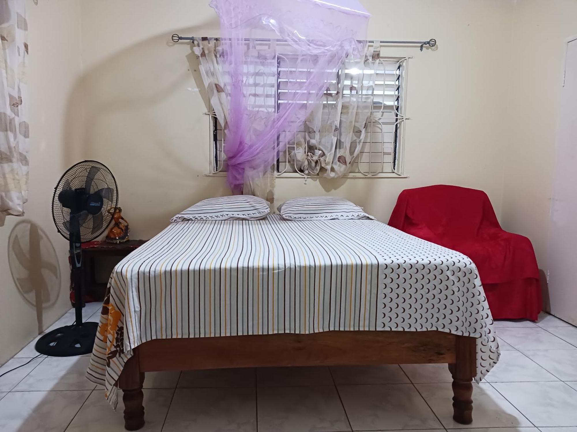 Tina'S Guest House Ocho Rios Esterno foto