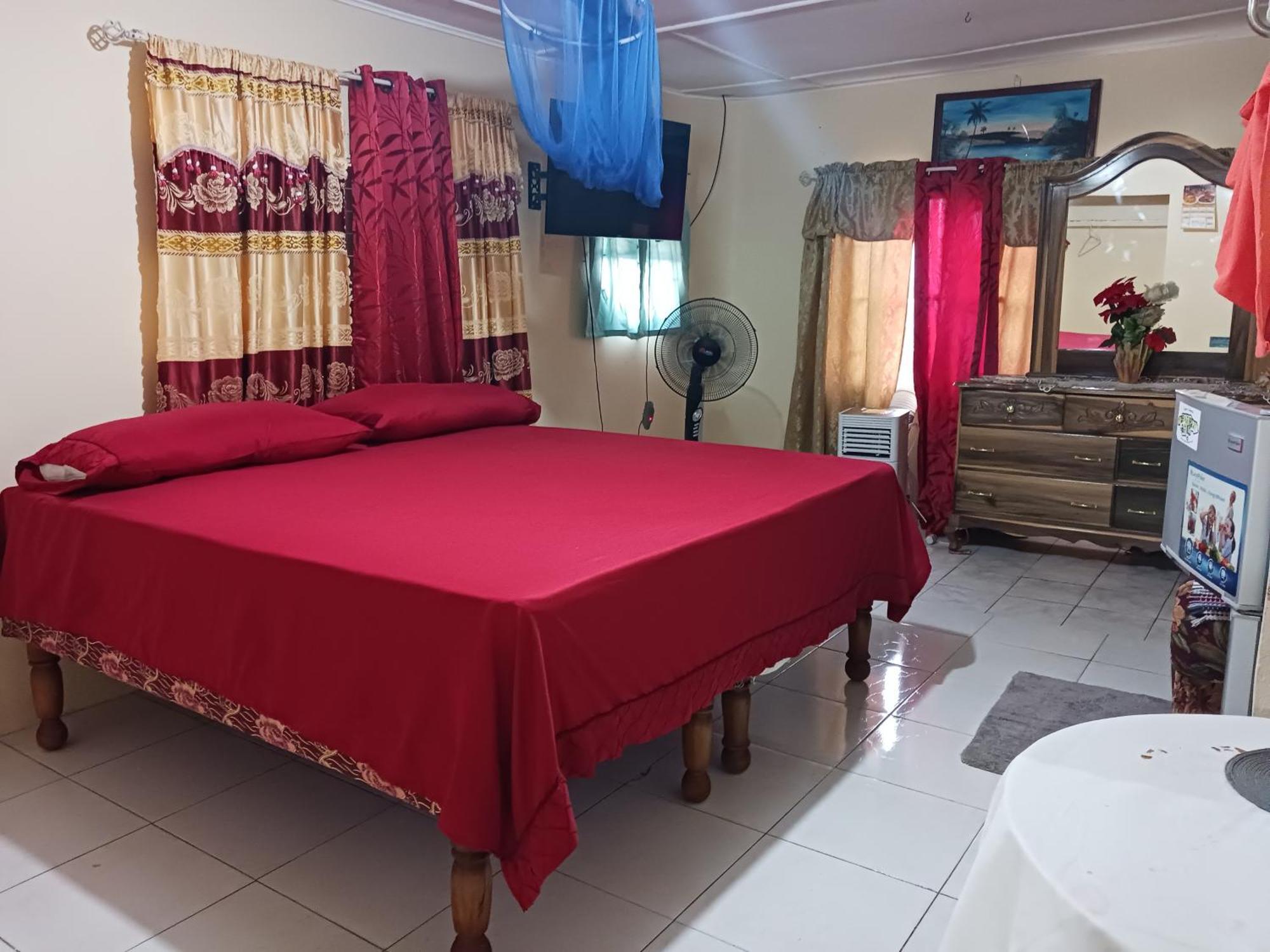 Tina'S Guest House Ocho Rios Esterno foto