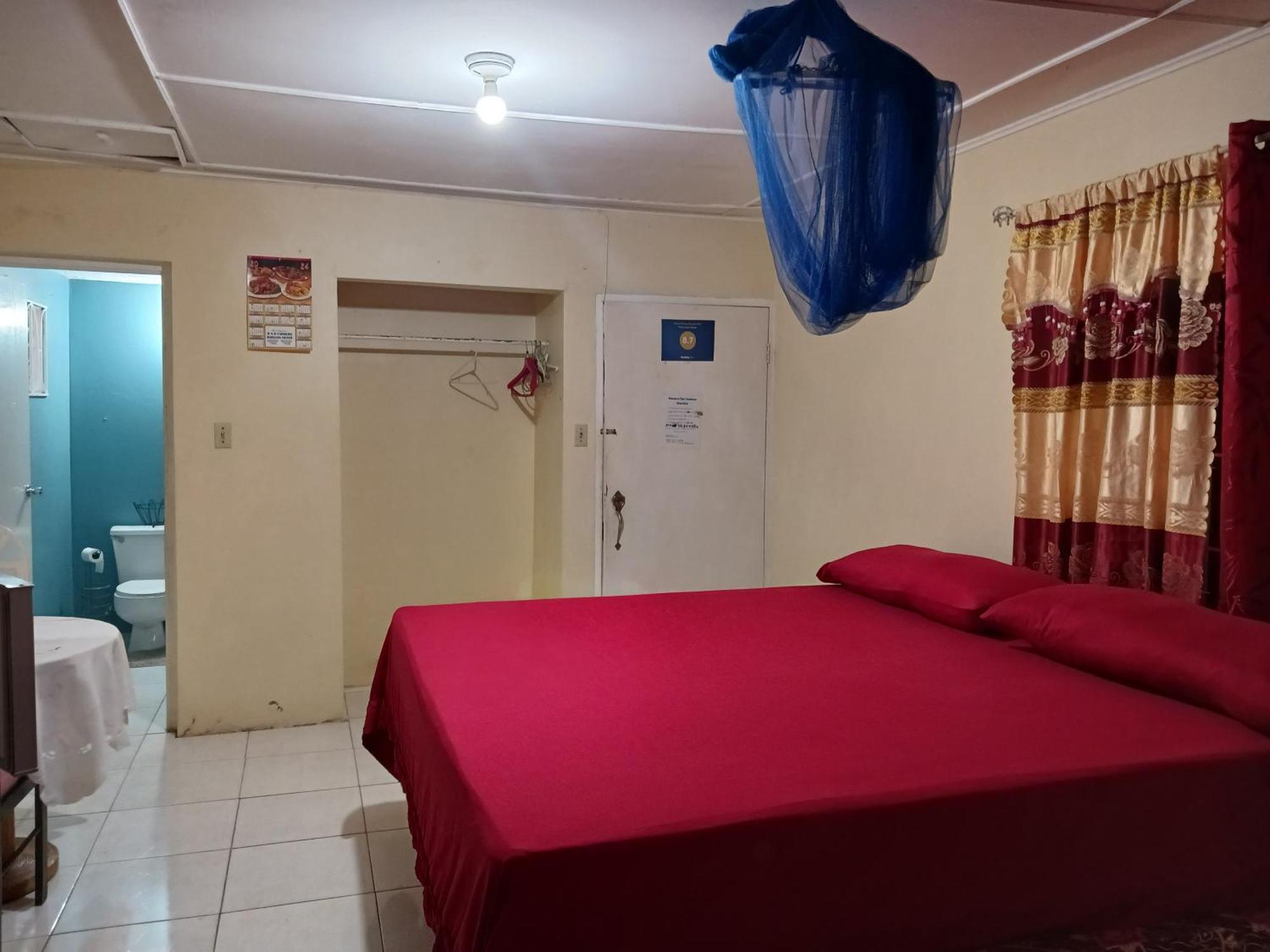 Tina'S Guest House Ocho Rios Esterno foto