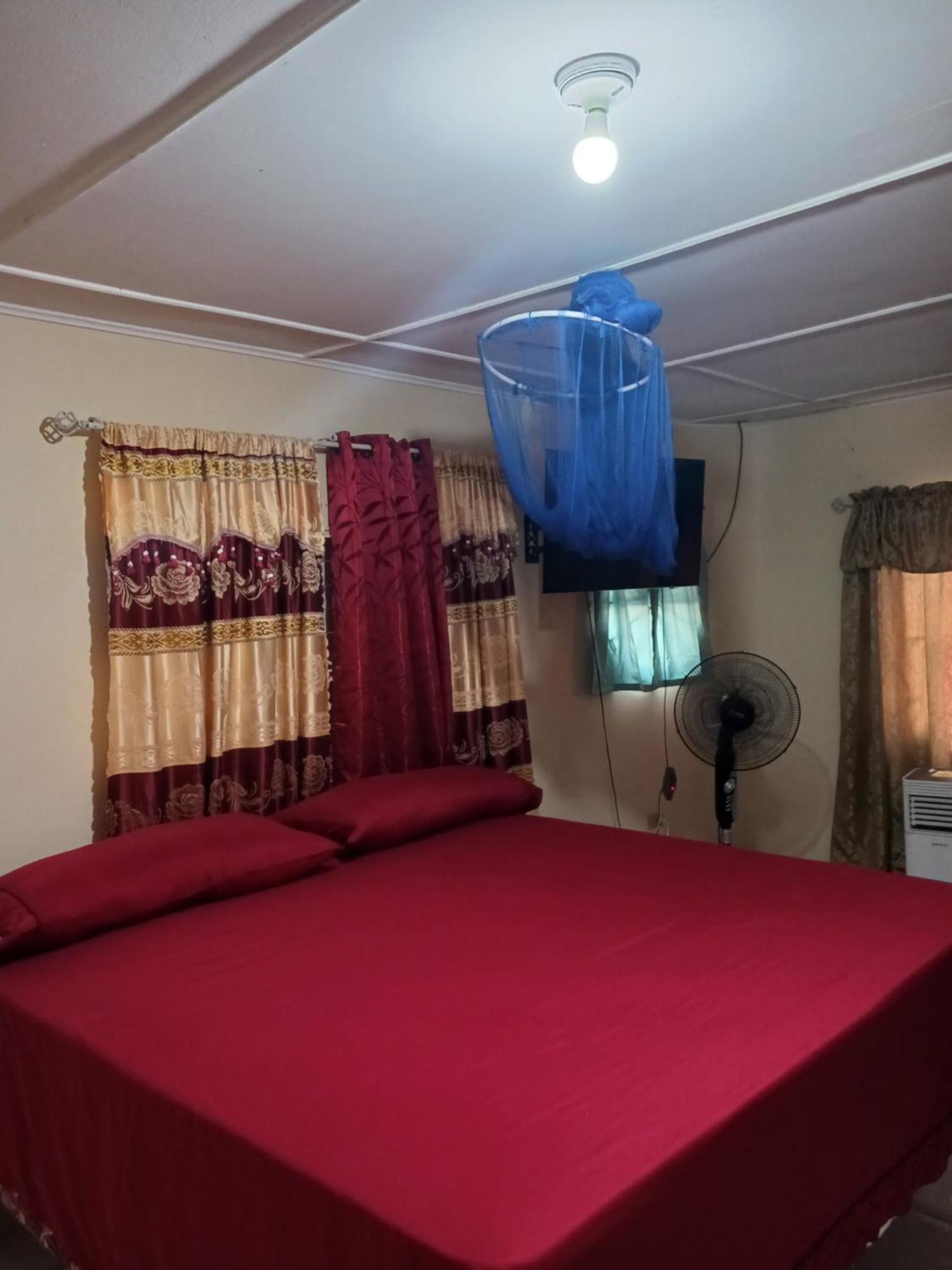 Tina'S Guest House Ocho Rios Esterno foto