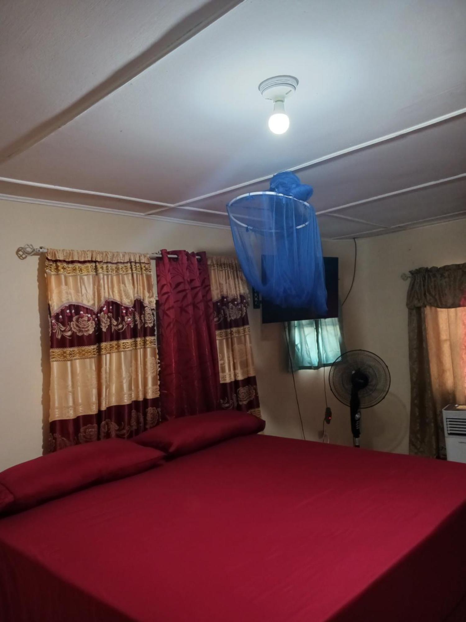 Tina'S Guest House Ocho Rios Esterno foto