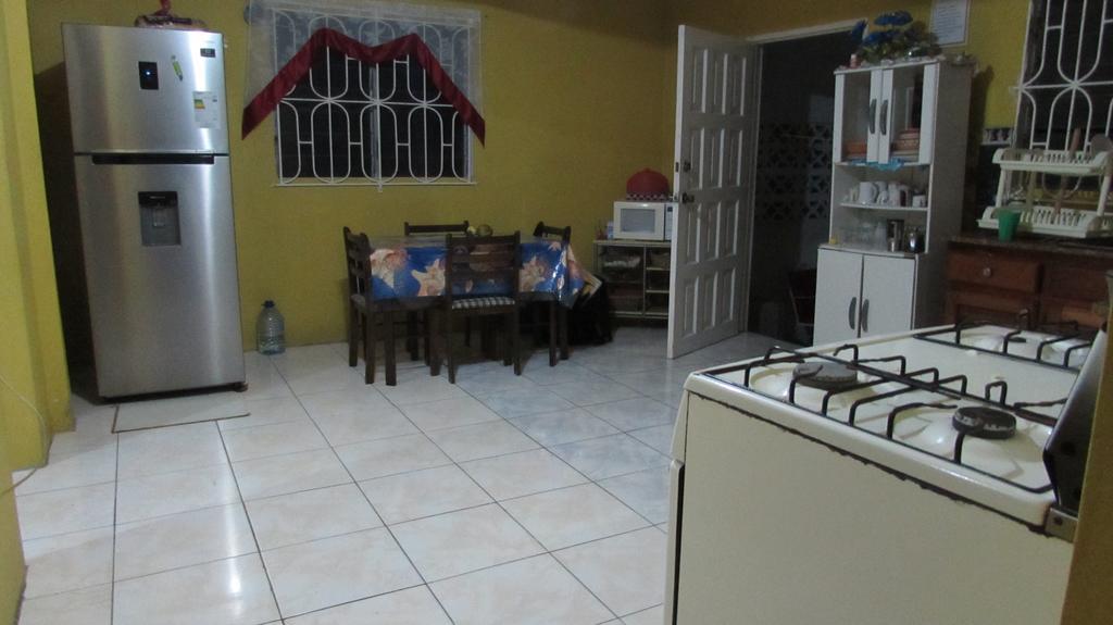 Tina'S Guest House Ocho Rios Esterno foto