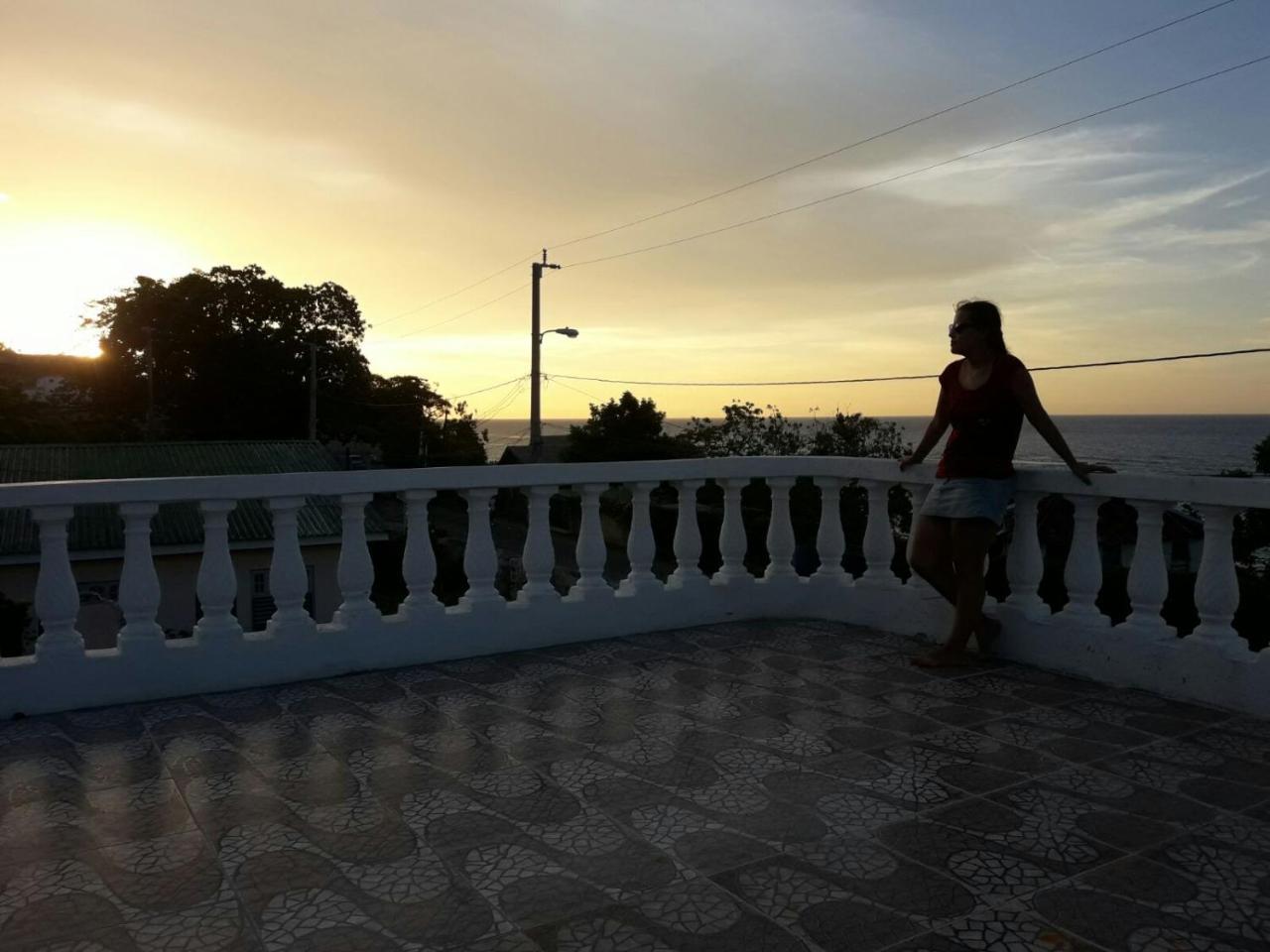 Tina'S Guest House Ocho Rios Esterno foto